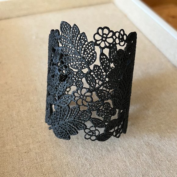 Stella & Dot Chantilly Lace Black Cuff - Picture 1 of 1